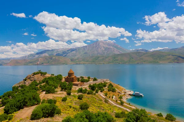 Úžasný Jarní Pohled Arménský Kostel Kříže Ostrově Akdamar Akdamar Adasi — Stock fotografie