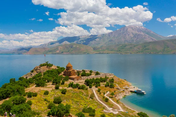 Niesamowity Wiosenny Widok Ormiański Kościół Świętego Krzyża Wyspie Akdamar Akdamar — Zdjęcie stockowe
