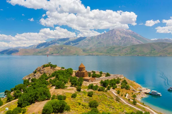 Increíble Vista Primaveral Iglesia Armenia Santa Cruz Isla Akdamar Akdamar — Foto de Stock