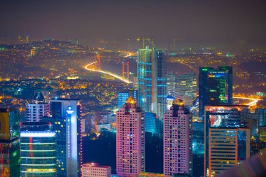 İstanbul ve Türkiye 'de hava gece panoramik iş manzarası