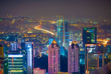 İstanbul ve Türkiye 'de hava gece panoramik iş manzarası