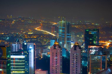 İstanbul ve Türkiye 'de hava gece panoramik iş manzarası