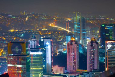 İstanbul ve Türkiye 'de hava gece panoramik iş manzarası