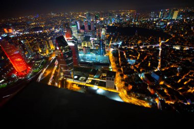 İstanbul ve Türkiye 'de hava gece panoramik iş manzarası