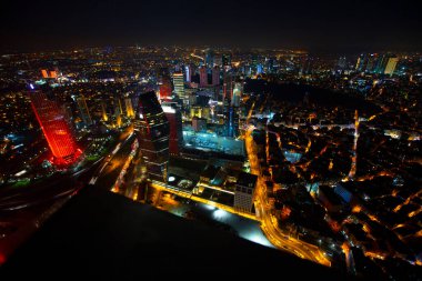 İstanbul ve Türkiye 'de hava gece panoramik iş manzarası