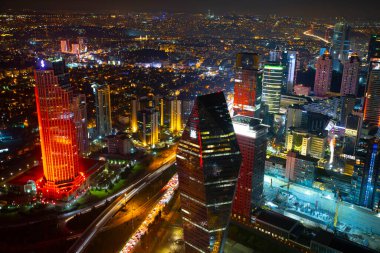 İstanbul ve Türkiye 'de hava gece panoramik iş manzarası