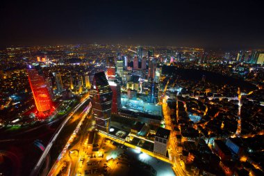 İstanbul ve Türkiye 'de hava gece panoramik iş manzarası