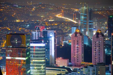 İstanbul ve Türkiye 'de hava gece panoramik iş manzarası