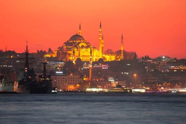 이스탄불의 술레이마니 모스크 오스만 제국의 모스크 이스탄불의 갈라타 다리에서 바라본 — 스톡 사진