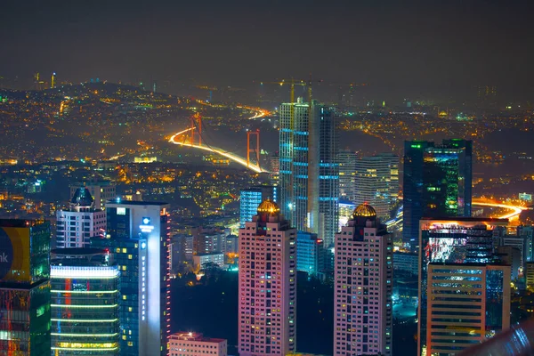 İstanbul ve Türkiye 'de hava gece panoramik iş manzarası