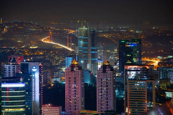 İstanbul ve Türkiye 'de hava gece panoramik iş manzarası