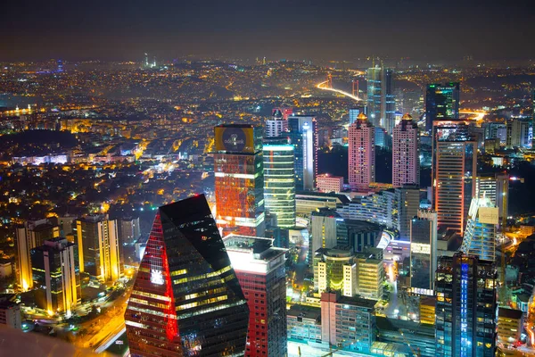 İstanbul ve Türkiye 'de hava gece panoramik iş manzarası