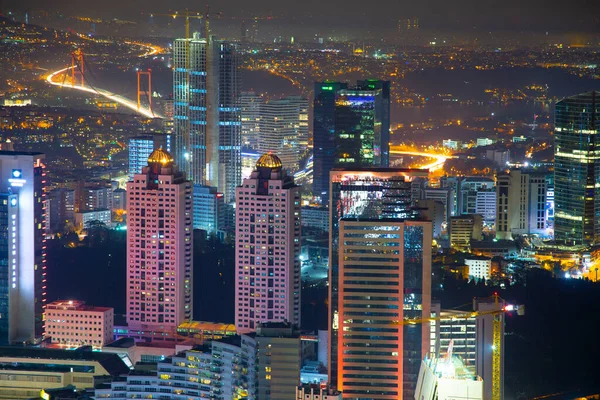 İstanbul ve Türkiye 'de hava gece panoramik iş manzarası