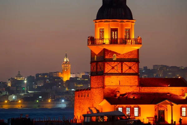 伊斯坦布尔的Maiden塔和Galata塔 — 图库照片