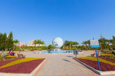 Gün batımında Taş Köprü ve Sabancı Camii - Adana, Türkiye