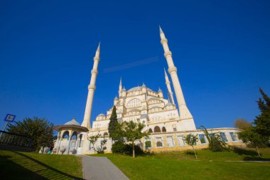 Gün batımında Taş Köprü ve Sabancı Camii - Adana, Türkiye