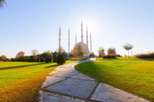 Stenen Brug Sabanci Moskee Bij Zonsondergang Adana Turkije — Stockfoto