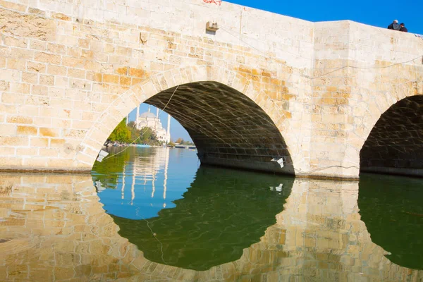 Die Steinerne Brücke Und Die Sabanci Moschee Bei Sonnenuntergang Adana — Stockfoto