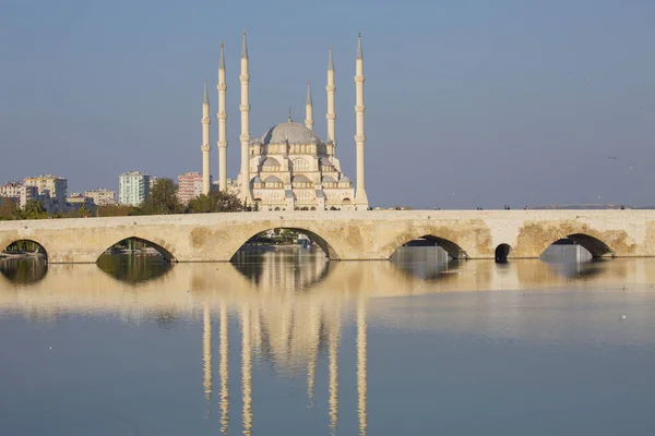 Stone Bridge Sabanci Mosque Sunset Adana Turkey — 스톡 사진