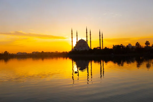 Kőhíd Sabanci Mecset Naplementekor Adana Törökország — Stock Fotó