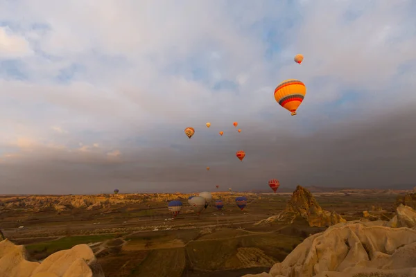 Coloridos Globos Aire Caliente Antes Del Lanzamiento Parque Nacional Goreme —  Fotos de Stock