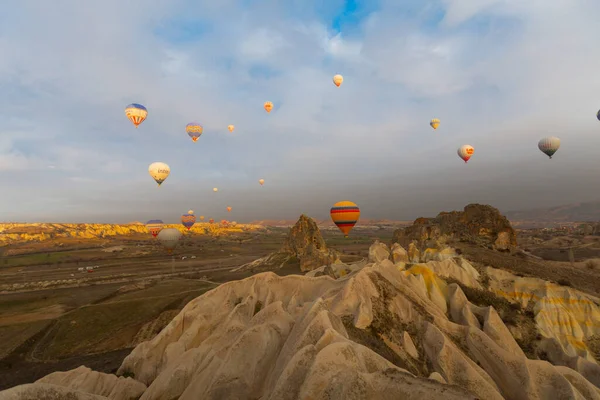 Coloridos Globos Aire Caliente Antes Del Lanzamiento Parque Nacional Goreme —  Fotos de Stock