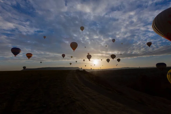 Coloridos Globos Aire Caliente Antes Del Lanzamiento Parque Nacional Goreme —  Fotos de Stock