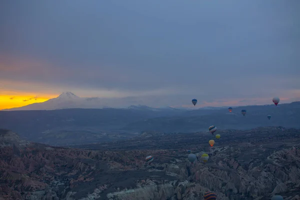 Atrakcję Turystyczną Kapadocji Lot Balonem Cappadocia Jest Znana Całym Świecie — Zdjęcie stockowe