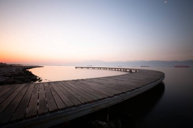 Sekapark, İzmit, Kocaeli. Deniz kıyısındaki güzel doğal park. Türkiye 'de gün batımı deniz manzarası.