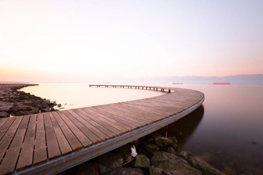 Sekapark, İzmit, Kocaeli. Deniz kıyısındaki güzel doğal park. Türkiye 'de gün batımı deniz manzarası.