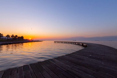 Sekapark, İzmit, Kocaeli. Deniz kıyısındaki güzel doğal park. Türkiye 'de gün batımı deniz manzarası.