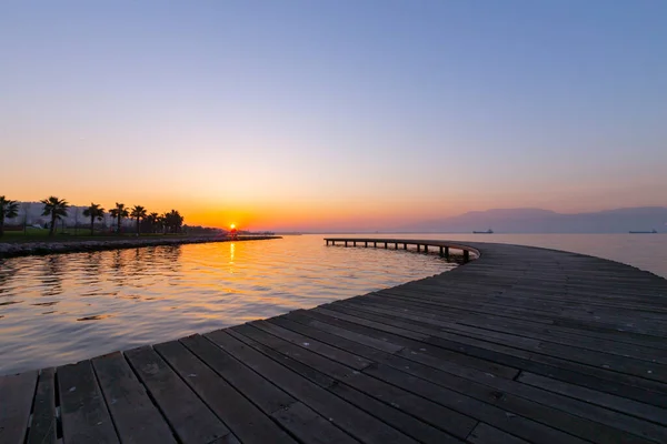 Sekapark, İzmit, Kocaeli. Deniz kıyısındaki güzel doğal park. Türkiye 'de gün batımı deniz manzarası.
