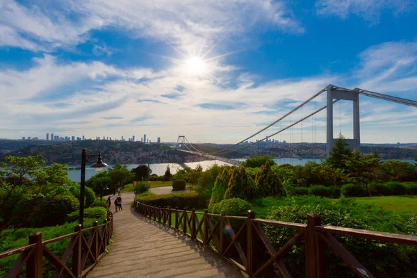 Blick Auf Die Fatih Sultan Mehmet Brücke Vom Otagtepe Park — Stockfoto