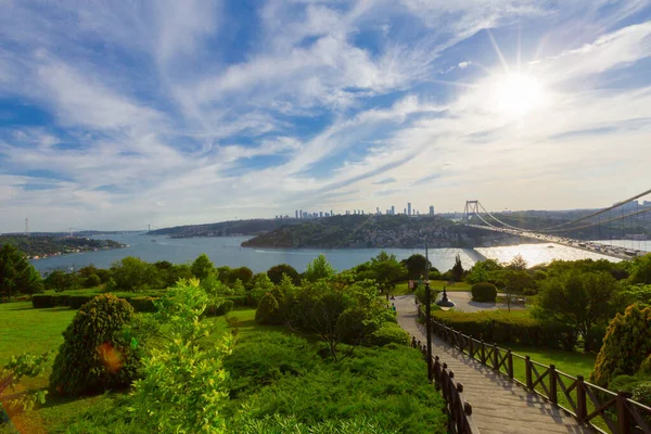 Blick Auf Die Fatih Sultan Mehmet Brücke Vom Otagtepe Park — Stockfoto