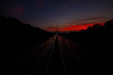 15 Temmuz Şehitler Köprüsü (Türkçe: 15 Temmuz Sehitler Koprusu) İstanbul 'daki İstanbul Boğazı, Türkiye' nin panoramik manzaralı. İstanbul 'da trafik