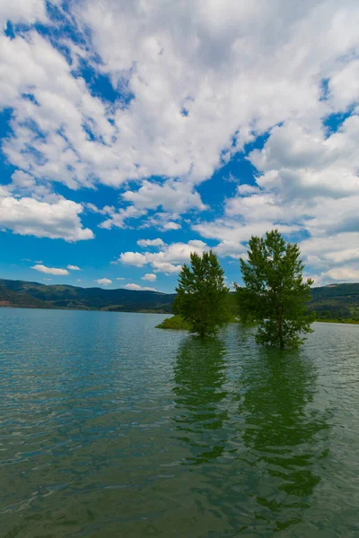 Winnende Zandkust Van Het Zoute Bergmeer Salda Turkoois Water Bergmeer — Stockfoto