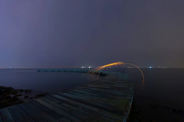 Boomerang Shaped Pier Photographed Using Long Exposure Technique — Fotografia de Stock