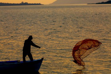 Van Gölü, balık yakalamaya çalışan balıkçılar, Van Gölü Türkiye 'nin en büyük göllerinden biri..