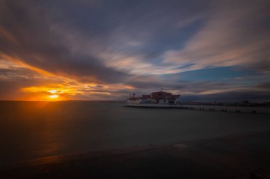 Bykcekmece Albatros plajı fırtınalı bir günde uzun pozlama tekniğiyle fotoğraflandı.