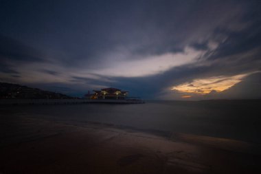 Bykcekmece Albatros plajı fırtınalı bir günde uzun pozlama tekniğiyle fotoğraflandı.