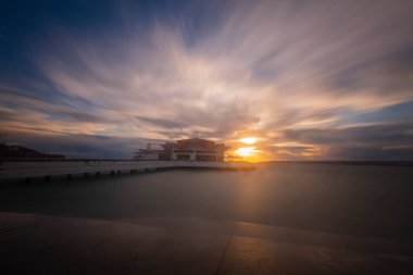 Bykcekmece Albatros plajı fırtınalı bir günde uzun pozlama tekniğiyle fotoğraflandı.