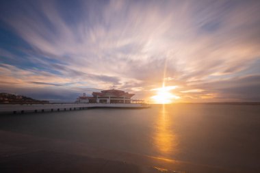 Bykcekmece Albatros plajı fırtınalı bir günde uzun pozlama tekniğiyle fotoğraflandı.