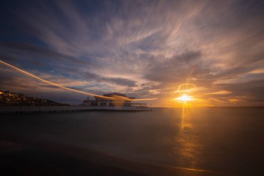 Bykcekmece Albatros plajı fırtınalı bir günde uzun pozlama tekniğiyle fotoğraflandı.