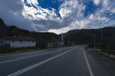 Türkiye 'nin Kastamonu kentindeki Kure Dağları' nın yamaçlarındaki manzara güzel sonbahar doğası