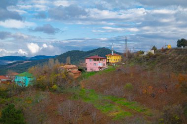 Türkiye 'nin Kastamonu kentindeki Kure Dağları' nın yamaçlarındaki manzara güzel sonbahar doğası