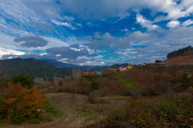 Türkiye 'nin Kastamonu kentindeki Kure Dağları' nın yamaçlarındaki manzara güzel sonbahar doğası