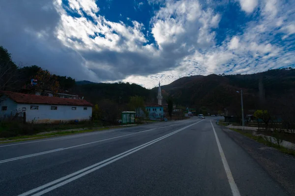 Türkiye 'nin Kastamonu kentindeki Kure Dağları' nın yamaçlarındaki manzara güzel sonbahar doğası