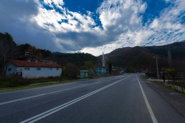 Türkiye 'nin Kastamonu kentindeki Kure Dağları' nın yamaçlarındaki manzara güzel sonbahar doğası