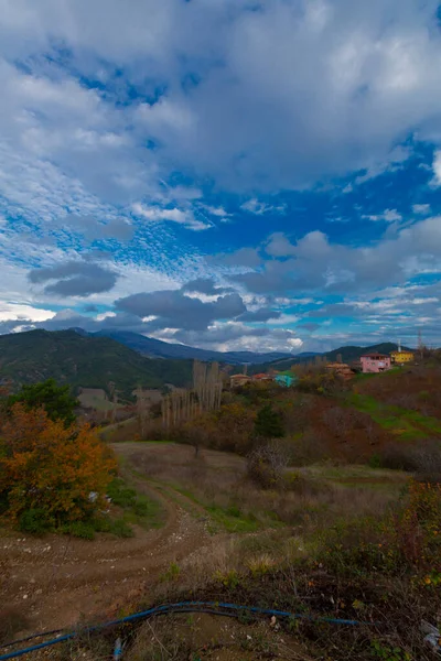 Türkiye 'nin Kastamonu kentindeki Kure Dağları' nın yamaçlarındaki manzara güzel sonbahar doğası