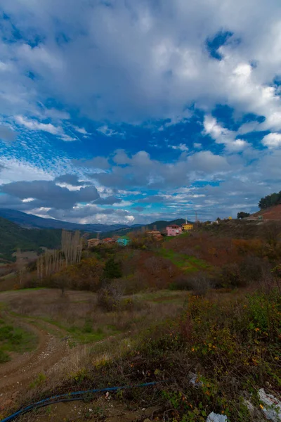 Türkiye 'nin Kastamonu kentindeki Kure Dağları' nın yamaçlarındaki manzara güzel sonbahar doğası